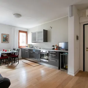 Lance With Lift, 2 Minutes Walk From The Train Station , Venice Italy